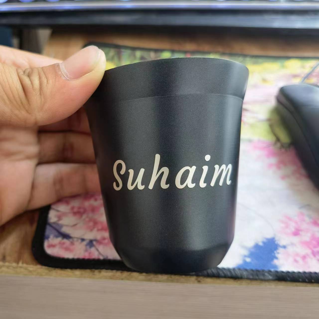 أكواب إسبريسو معزولة بجدار مزد - مراجعة Coffee Tea Name وسعره